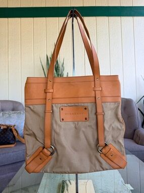 Burberry Tote Bag💝💝💝